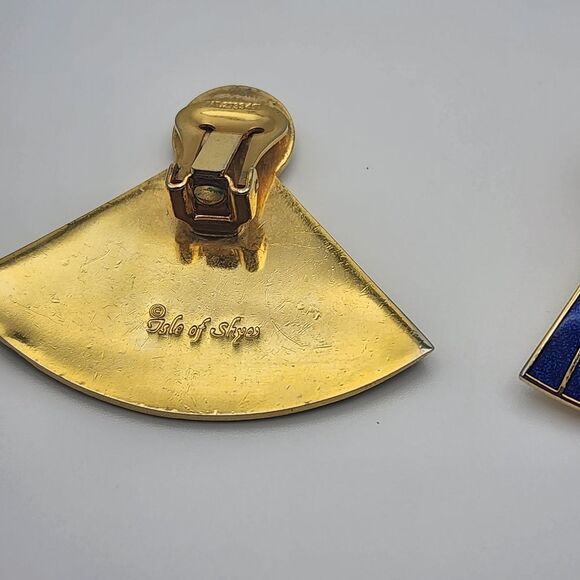 Vintage Isle of Skye Gold Tone, Blue, & MOP Clip-On Earrings - Picture 6 of 7
